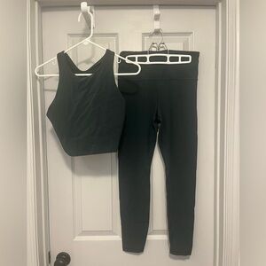 Athleta Emerald Green High-Neck Sports Bra & Leggings Set